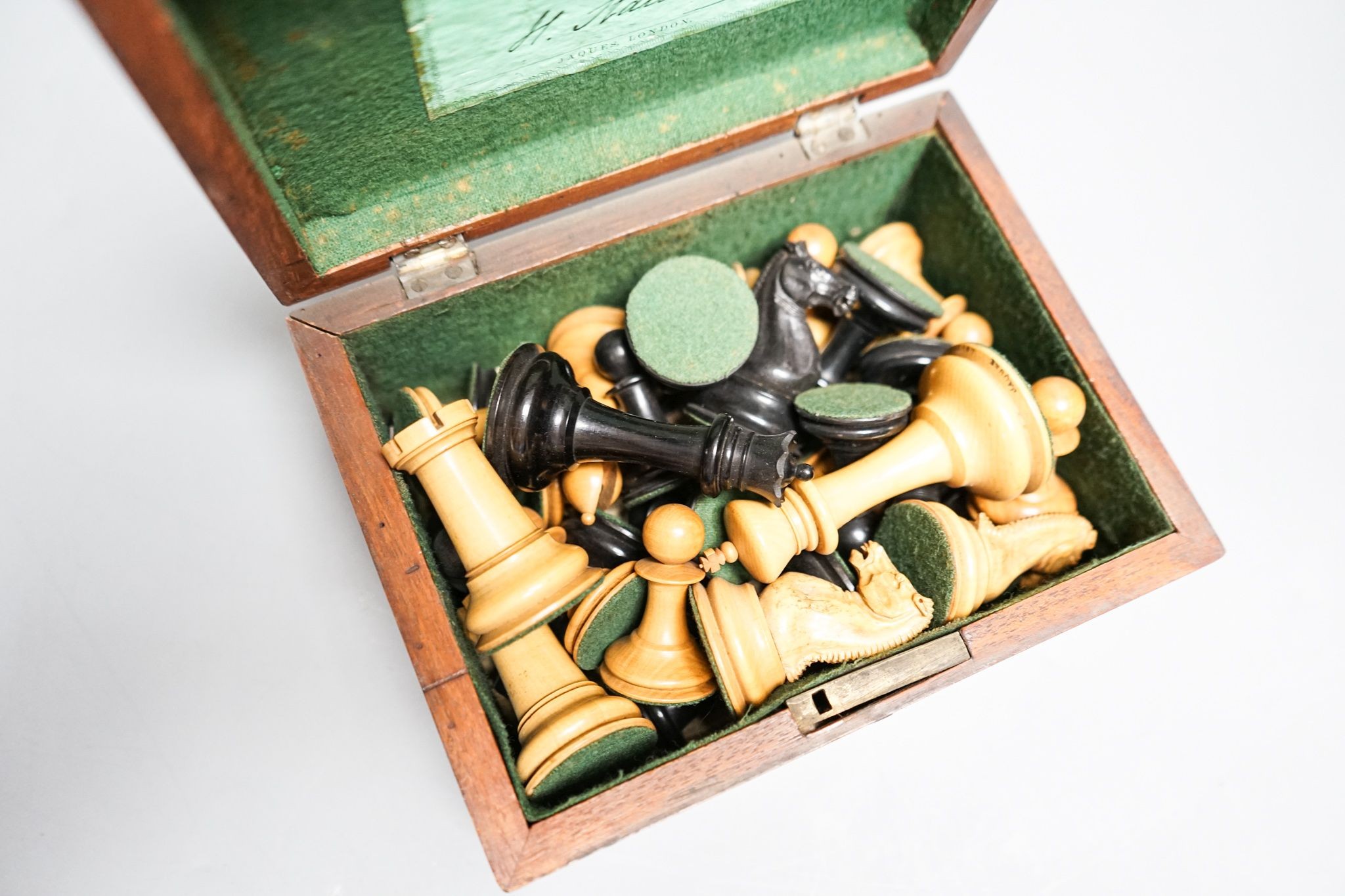 A boxed Jaques Staunton boxwood and ebony chess set, White king stamped Jaques London, 8.5cm high